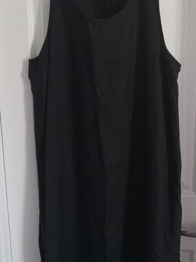 Women’s Black Sleeveless Shift Dress - Classic Minimalist